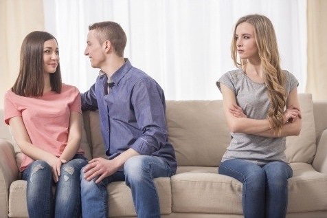 причины ненависти мужчины к подругам жены