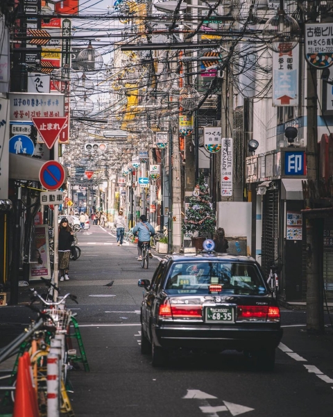 Игривая и современная уличная фотография Такеши Хаякавы