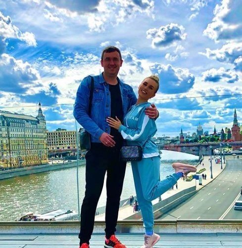 Андрей Шабарин показывает жене интересные места в Москве