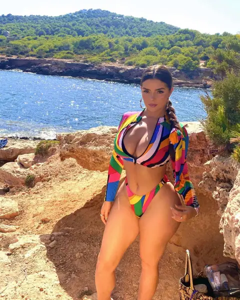 Фотографии из Instagram Деми Роуз