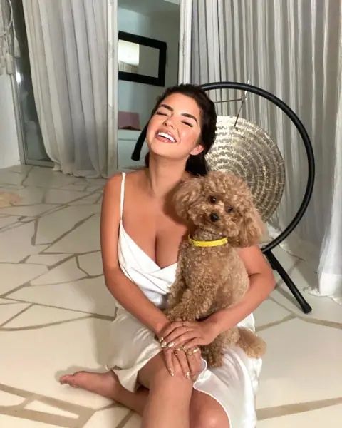 Фотографии из Instagram Деми Роуз