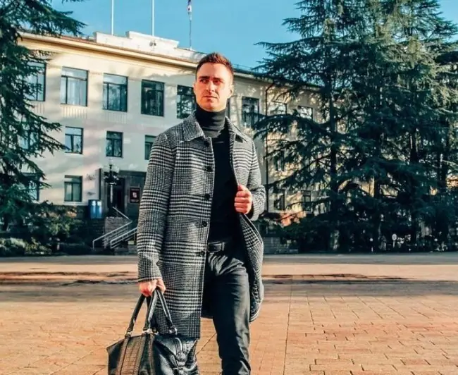 Алексей Безус очень устал от того, что ему постоянно что-то прилетает из прошлого