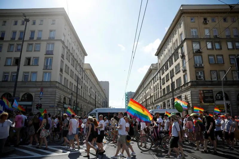 Месяц гордости в разных странах мира