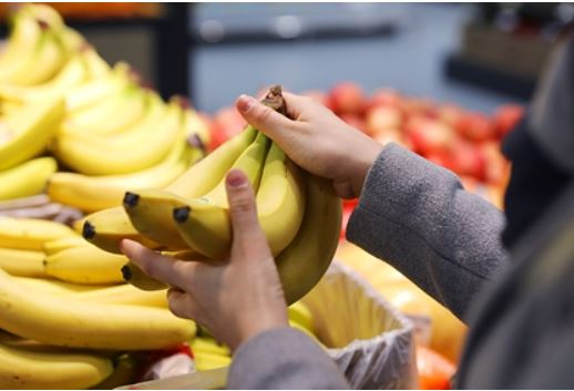 Россиянам назвали срок снижения рекордных цен на бананы