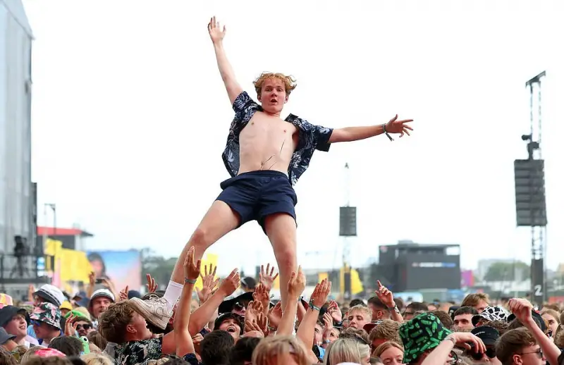 Жаркая атмосфера на Leeds and Reading Festival