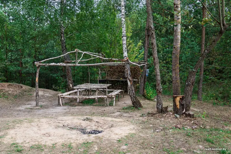 Толпы людей, изумрудная вода и жуткая глубина: туристы осваивают замену «белорусским Мальдивам»
