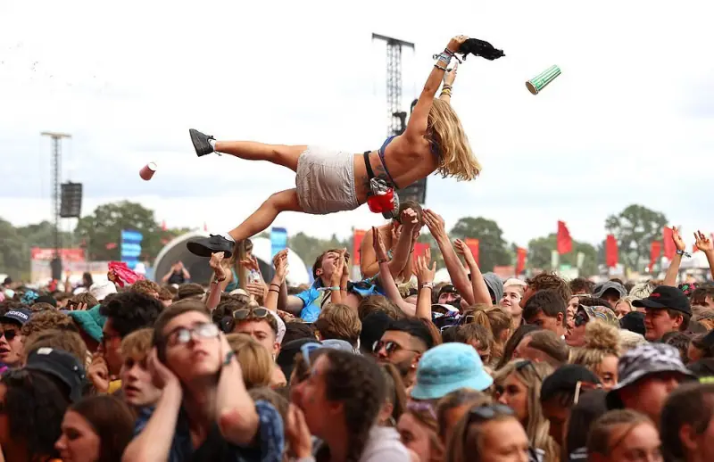 Жаркая атмосфера на Leeds and Reading Festival
