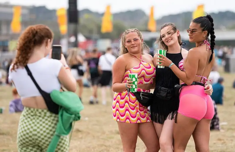 Жаркая атмосфера на Leeds and Reading Festival