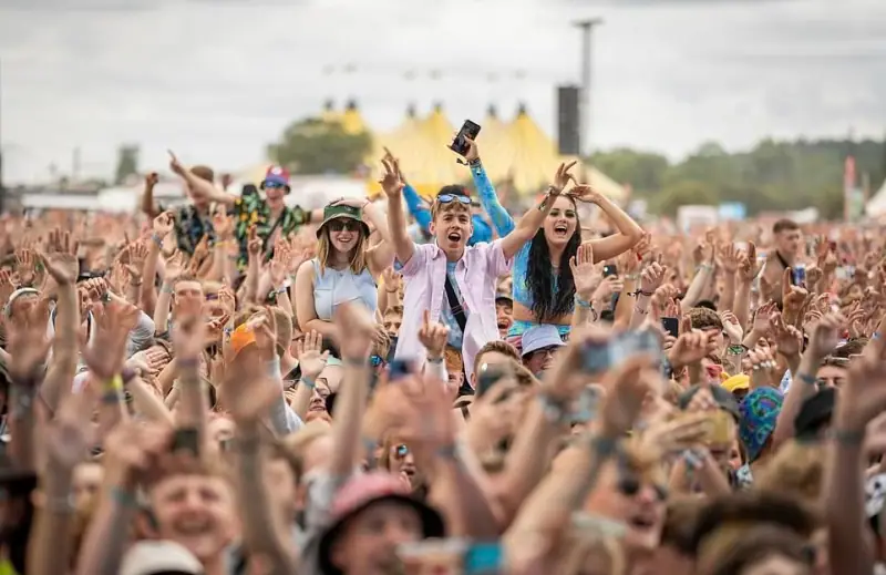 Жаркая атмосфера на Leeds and Reading Festival