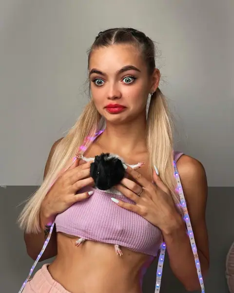 Аня Ищук на фото в Instagram