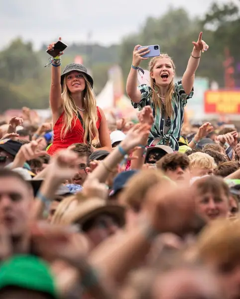 Жаркая атмосфера на Leeds and Reading Festival
