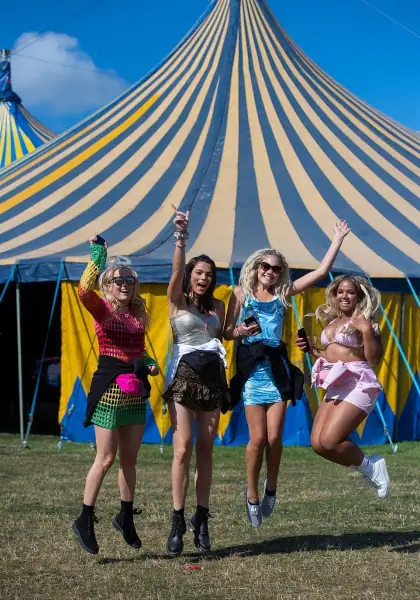 Жаркая атмосфера на Leeds and Reading Festival