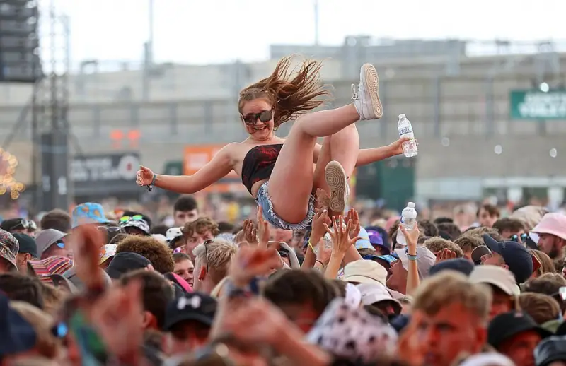 Жаркая атмосфера на Leeds and Reading Festival