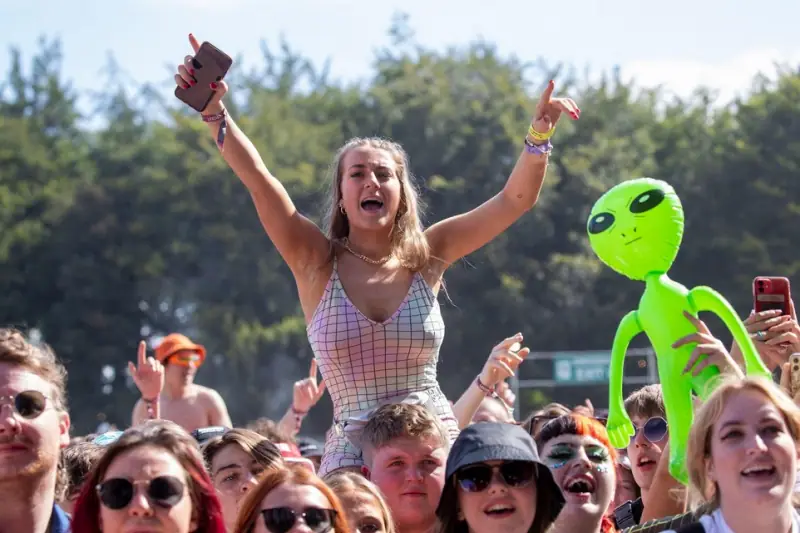 Жаркая атмосфера на Leeds and Reading Festival