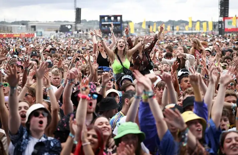 Жаркая атмосфера на Leeds and Reading Festival