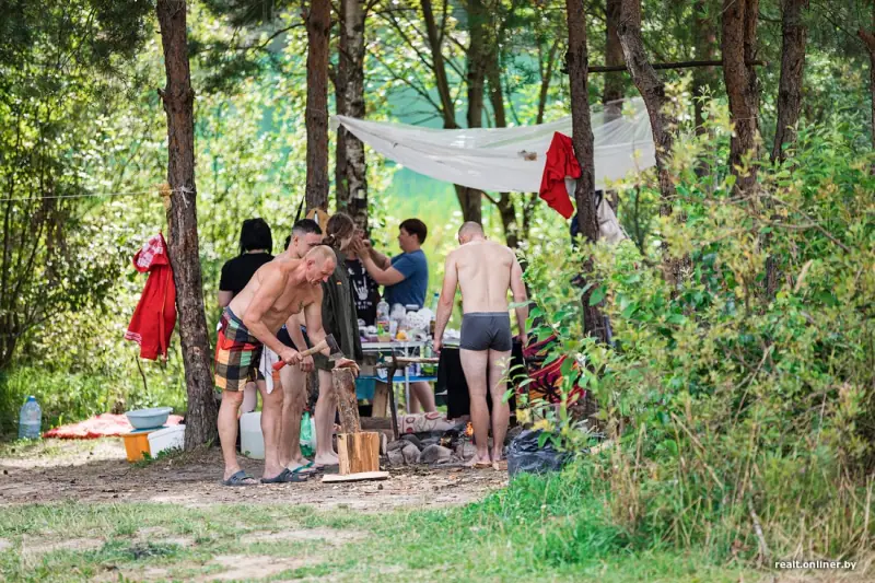 Толпы людей, изумрудная вода и жуткая глубина: туристы осваивают замену «белорусским Мальдивам»