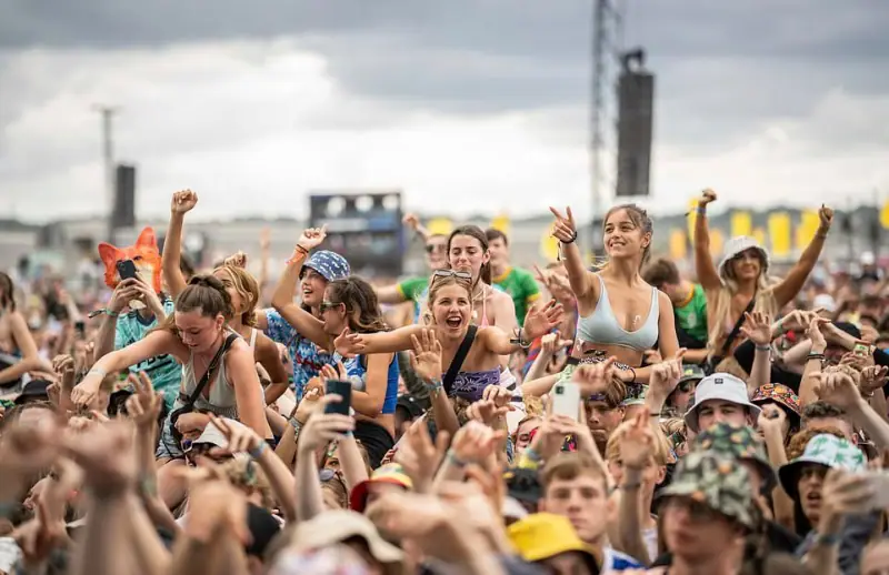 Жаркая атмосфера на Leeds and Reading Festival
