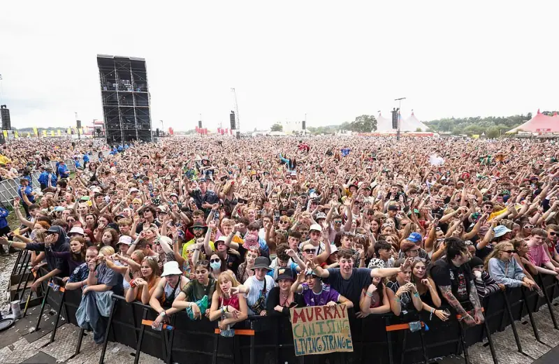 Жаркая атмосфера на Leeds and Reading Festival
