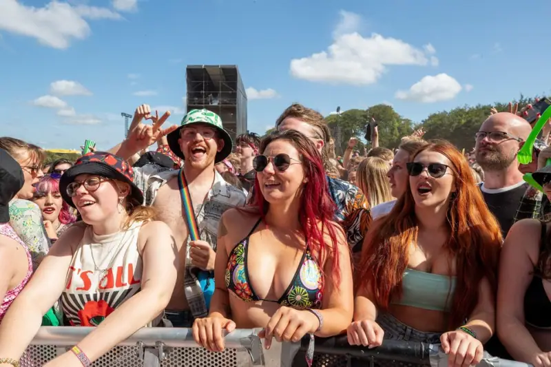 Жаркая атмосфера на Leeds and Reading Festival