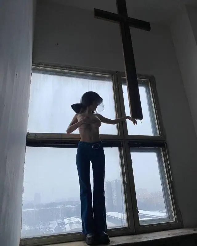 Участница Pussy Riot Рита Флорес (Маргарита Коновалова): горячая активистка и борец (16 фото)