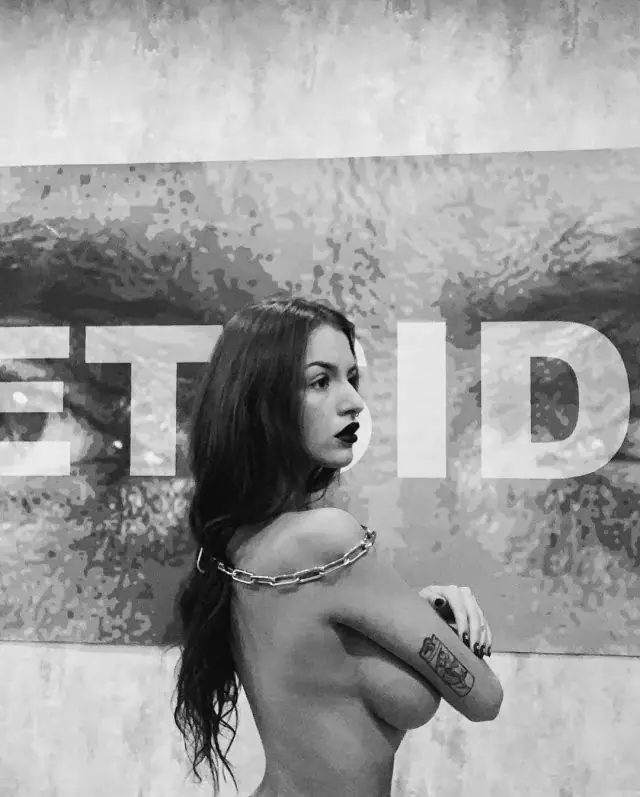 Участница Pussy Riot Рита Флорес (Маргарита Коновалова): горячая активистка и борец (16 фото)