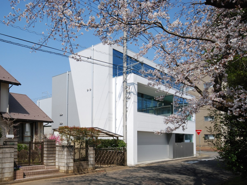 Дом для временного проживания со спортивными залами в Японии