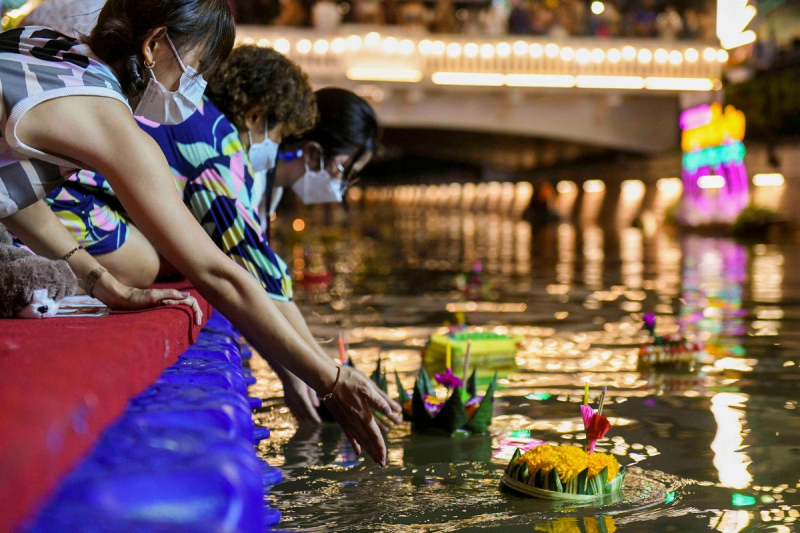 Фестиваль плавающих корзин в Таиланде