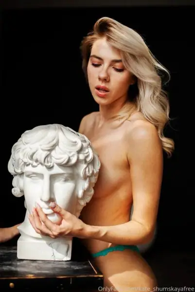 Русский двойник Скарлетт Йоханссон обнаружен на сайте OnlyFans