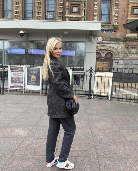«Пить надо меньше!»: Дана Борисова съязвила о пьяном дебоше Анастасии Волочковой в самолете