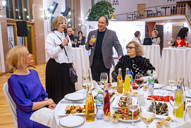 «Заплачу сейчас»: Валентина Талызина отпраздновала 87-летие на сцене в инвалидном кресле