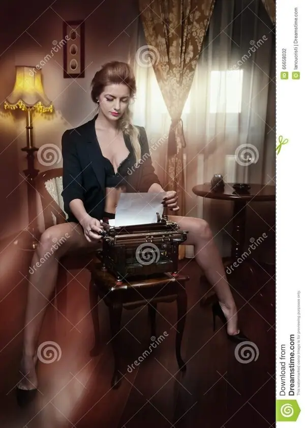 22. "Не понимаю, о чем говорят люди по хэштегу #BadStockPhotosOfMyJob. Именно так я и выгляжу, когда пишу".