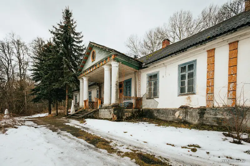 Супруги променяли квартиру на старинную усадьбу и тратят по $5000 в год на ее ремонт