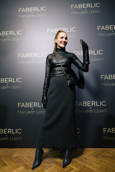 Total black, кожа и юбка-макси: Мерьем Узерли посетила закрытую вечеринку в Москве в роковом образе