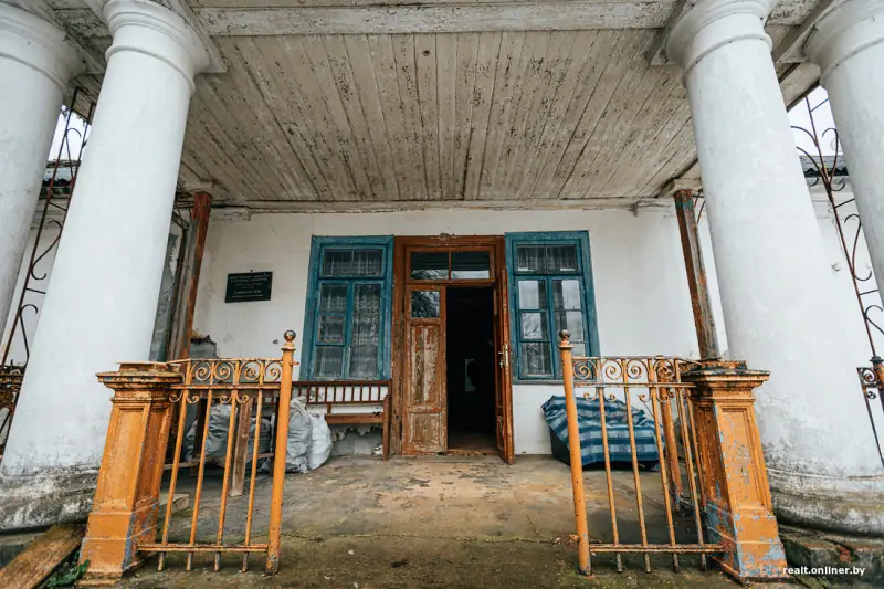Супруги променяли квартиру на старинную усадьбу и тратят по $5000 в год на ее ремонт