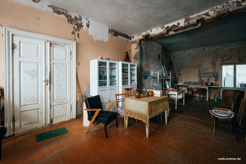 Супруги променяли квартиру на старинную усадьбу и тратят по $5000 в год на ее ремонт
