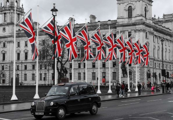 Великобритания объявила о полной заморозке активов «Сбера» и МКБ