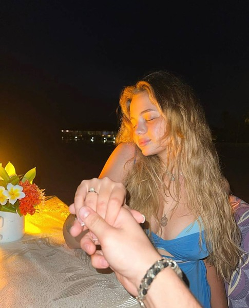 Валя Карна.Val приняла предложение руки и сердца от Саши Стоуна – фото 