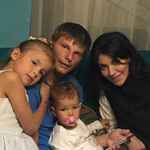 Мама Алисы Аршавиной рассказала, что больная сифилисом дочь сдала ей сына