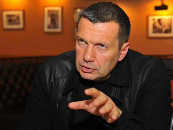 Гаспарян назвал совпадением эпического и трагикомического масштаба появление синяков на лице Соловьева