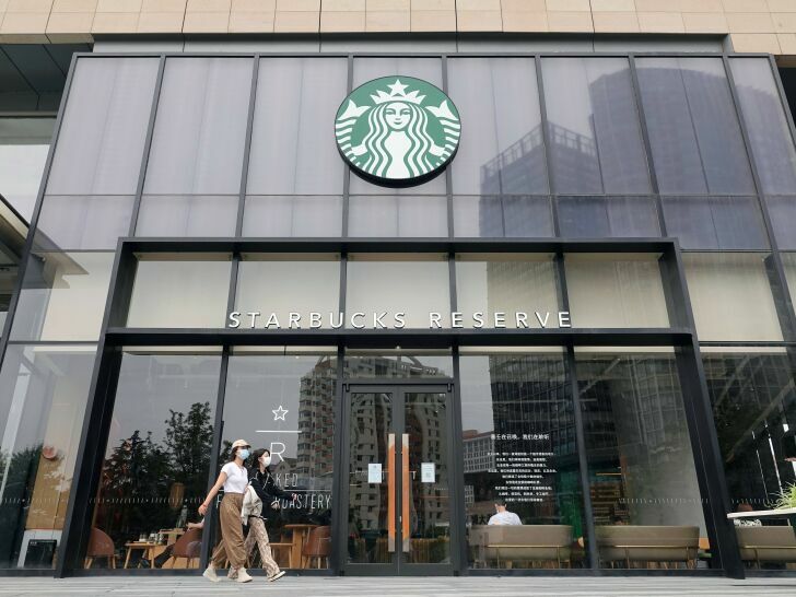 Как живется обновленной сети кофеен Starbucks под властью Тимати