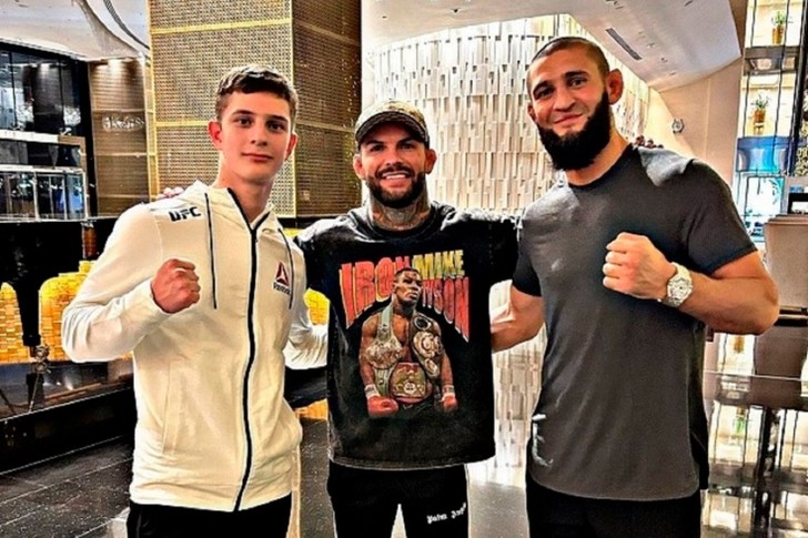 Сын Рамзана Кадырова во время дебютного боя в ММА победил соперника нокаутом