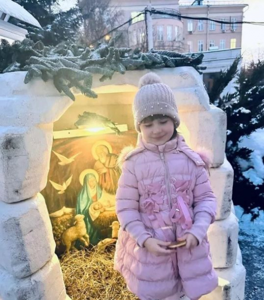 Пелагея показала подросшую дочь в честь Рождества
