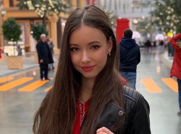 19-летняя актриса Мария Ильюхина оскорбительно высказалась в адрес подписчика