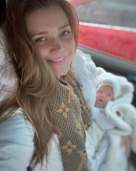 Актриса Алина Ланина впервые показала лицо второго ребенка