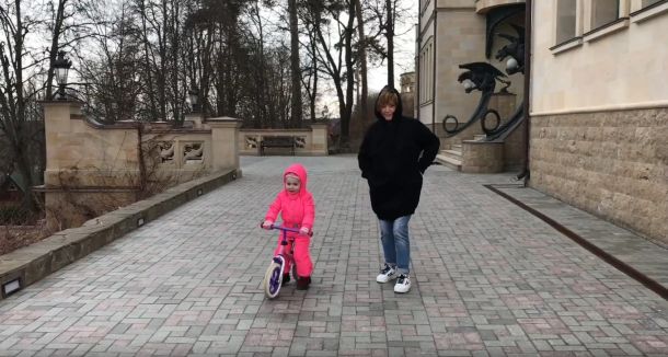 Максим Галкин* показал Аллу Пугачеву на прогулке с детьми