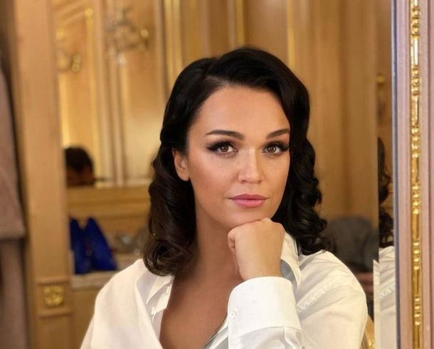Анфиса Чехова уколола певицу Славу после её жалоб на пластического хирурга