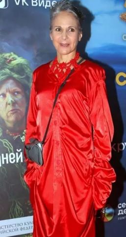 Людмила Артемьева блеснула на красной дорожке необычным образом